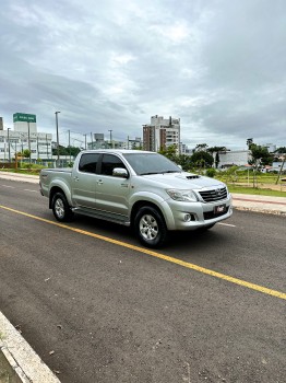 Toyota Hilux SR 3.0 4x4 - Impecável