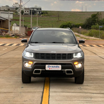 Jeep Compass Limited 2.0 Diesel 4x4 com Teto Solar Panorâmico