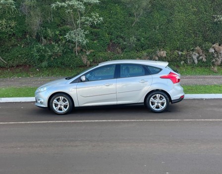 Ford Focus TITANIUM 1.6 AUTOMATICO