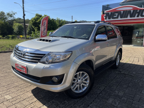 Toyota Hilux SW4 SRV D4-D 3.0 4x4 AUT. Diesel – 2012 | 7 Lugares