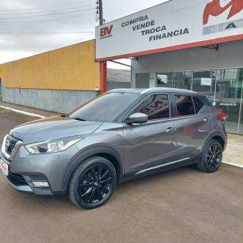 Nissan kicks SL