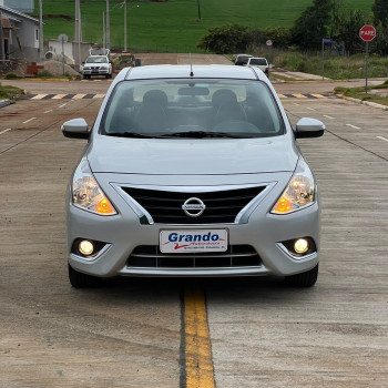 Nissan Versa SL 1.6 CVT