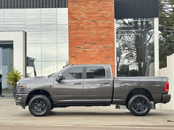 RAM  3500 laramie 6.7 night edition cd 4x4 die