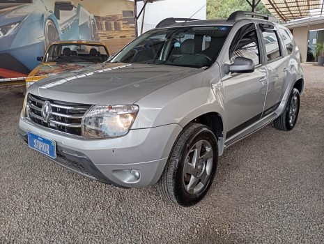 Renault Duster dinamic tech road