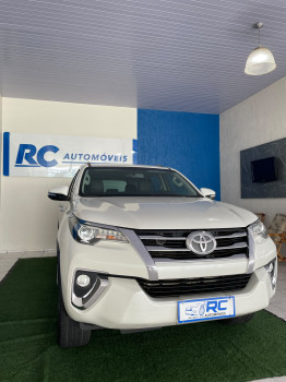 Toyota Hilux SW4 Diamond 2.8 TB 4x4 Die. Aut SW 4 SRX