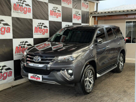 Toyota Hilux Sw4 SRX 2.8 7 LUGARES