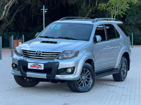 Toyota Hilux Sw4 SRV 3.0 DIESEL 4X4