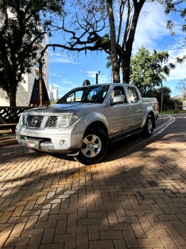 Nissan Frontier Strike 2.5 4x2 - Câmbio manual