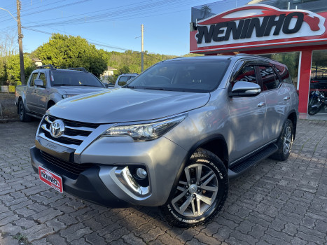 Toyota Hilux SW4 SRX 2.8 DIESEL 4X4 AUTOMÁTICA 2017