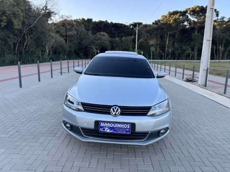 Volkswagen Jetta TSI 2013 – TETO SOLAR – COURO – TURBO – IMPECÁVEL!