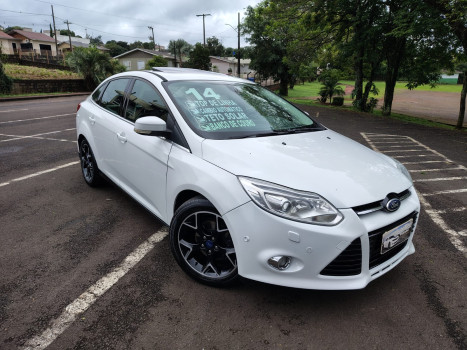 Ford Focus TITANIUM PLUS 2.0 SEDAN
