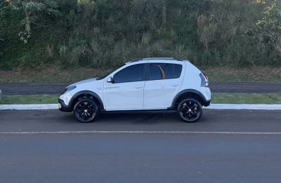 Renault Sandero STEPWAY 1.6 CAMBIO AUTOMATICO