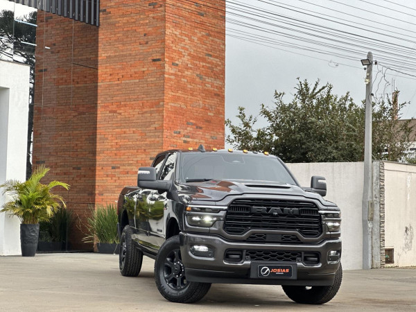 RAM  3500 laramie 6.7 night edition cd 4x4 die