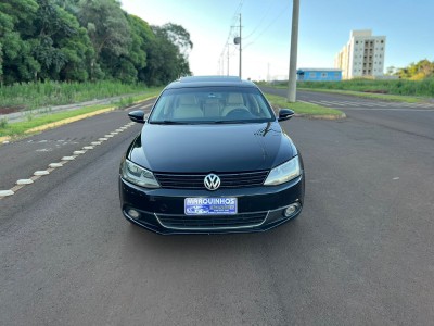 Volkswagen Jetta 2012 comfortline 2.0 Caramelo + Teto