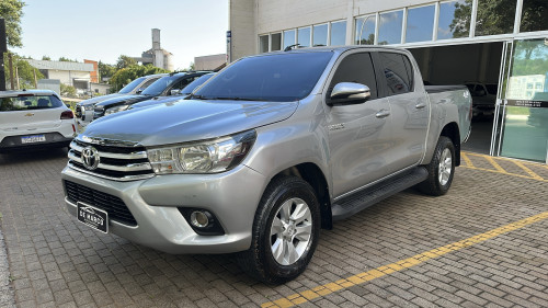 Toyota Hilux SR