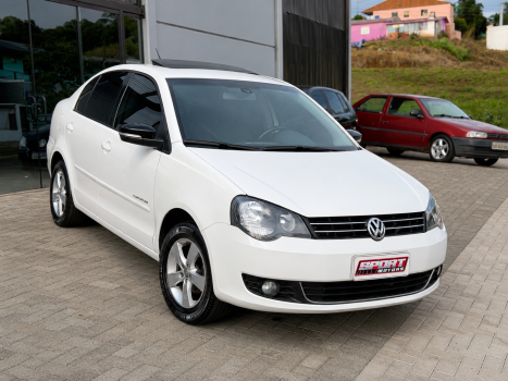 Volkswagen Polo Polo Sedan Comfortline 1.6 8V (Flex) 2014
