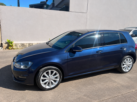 Volkswagen Golf 1.4 turbo com teto solar